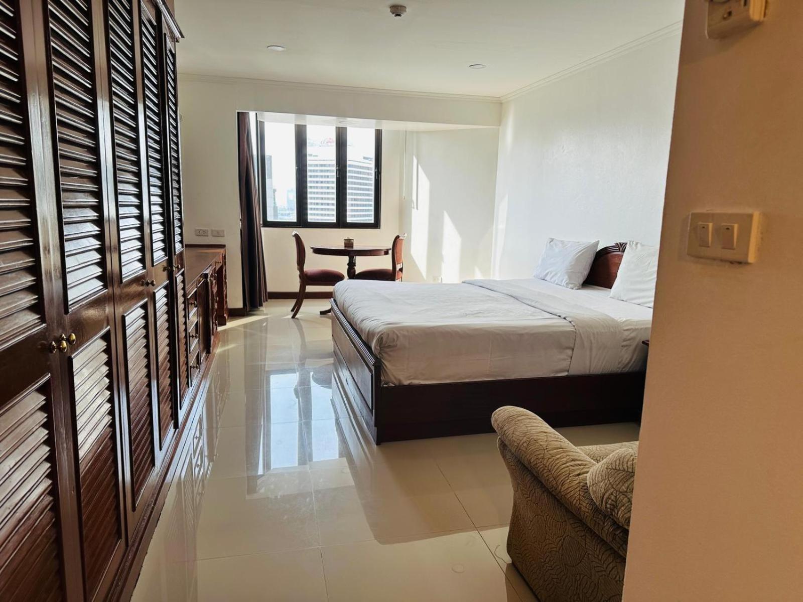 Rent Omni Tower Apartments Nana Bangkok - Prime Sukhumvit Location