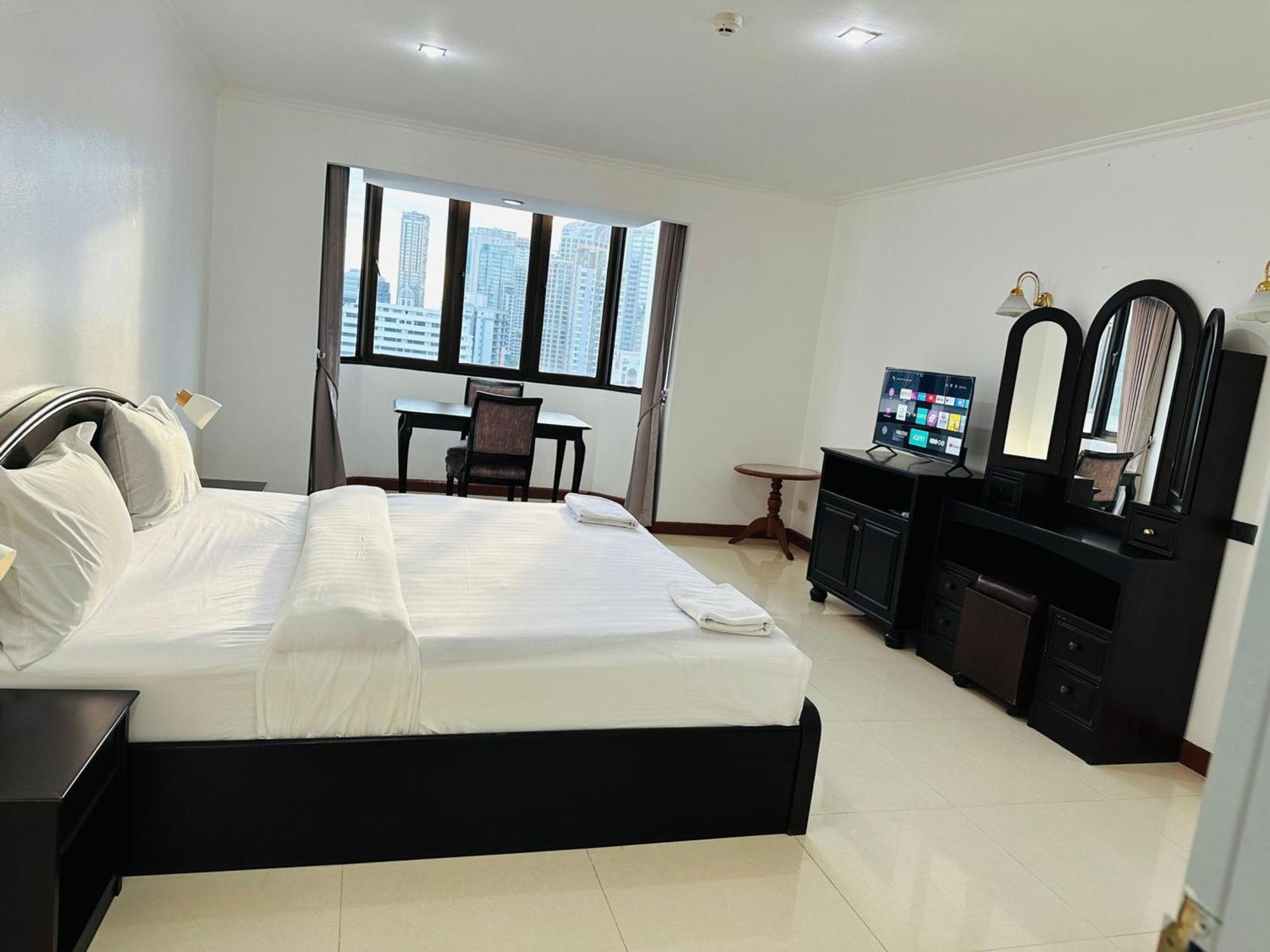 Rent Omni Tower Apartments Nana Bangkok - Prime Sukhumvit Location Appartement
