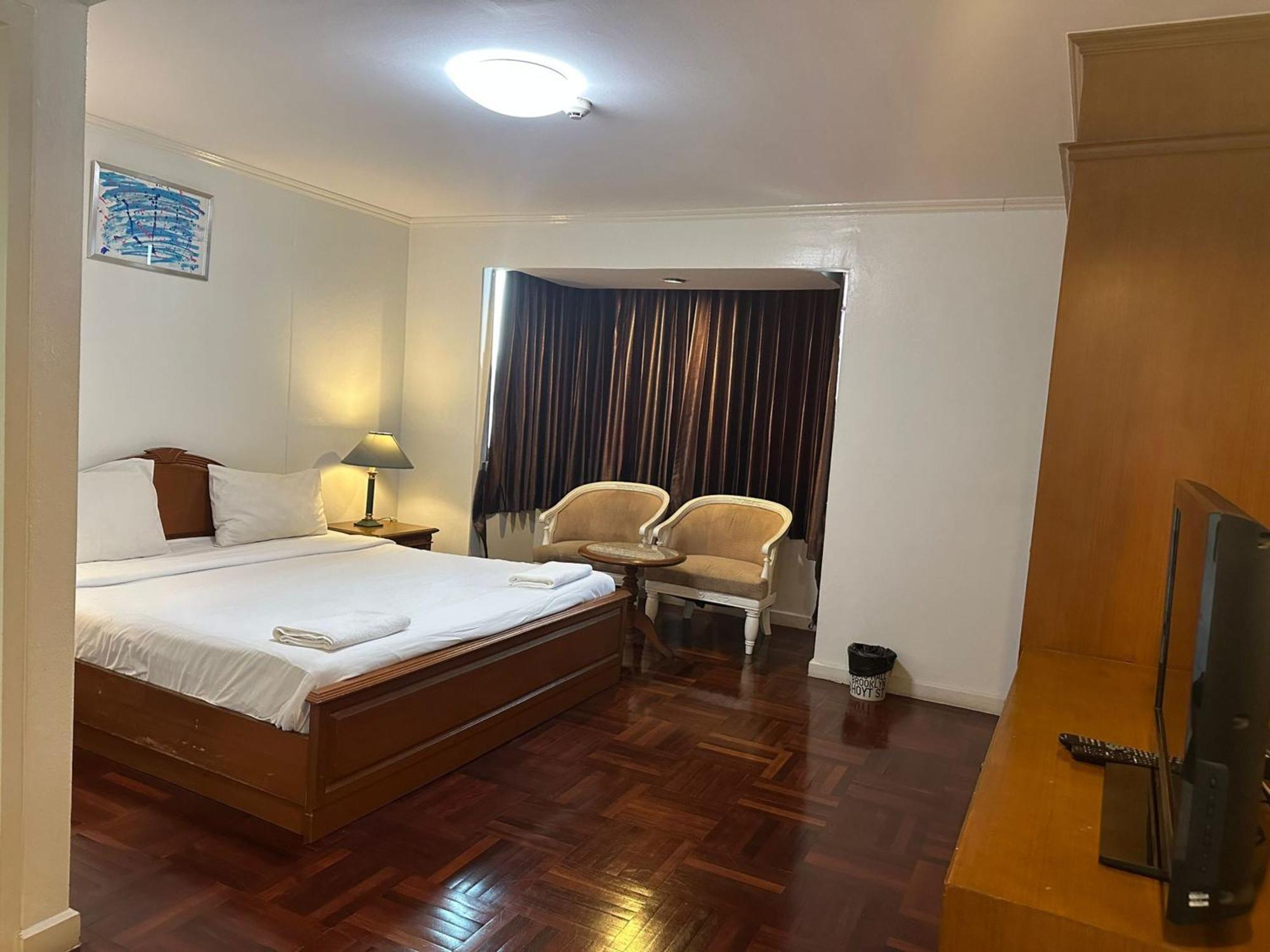 Rent Omni Tower Apartments Nana Bangkok - Prime Sukhumvit Location Apartment