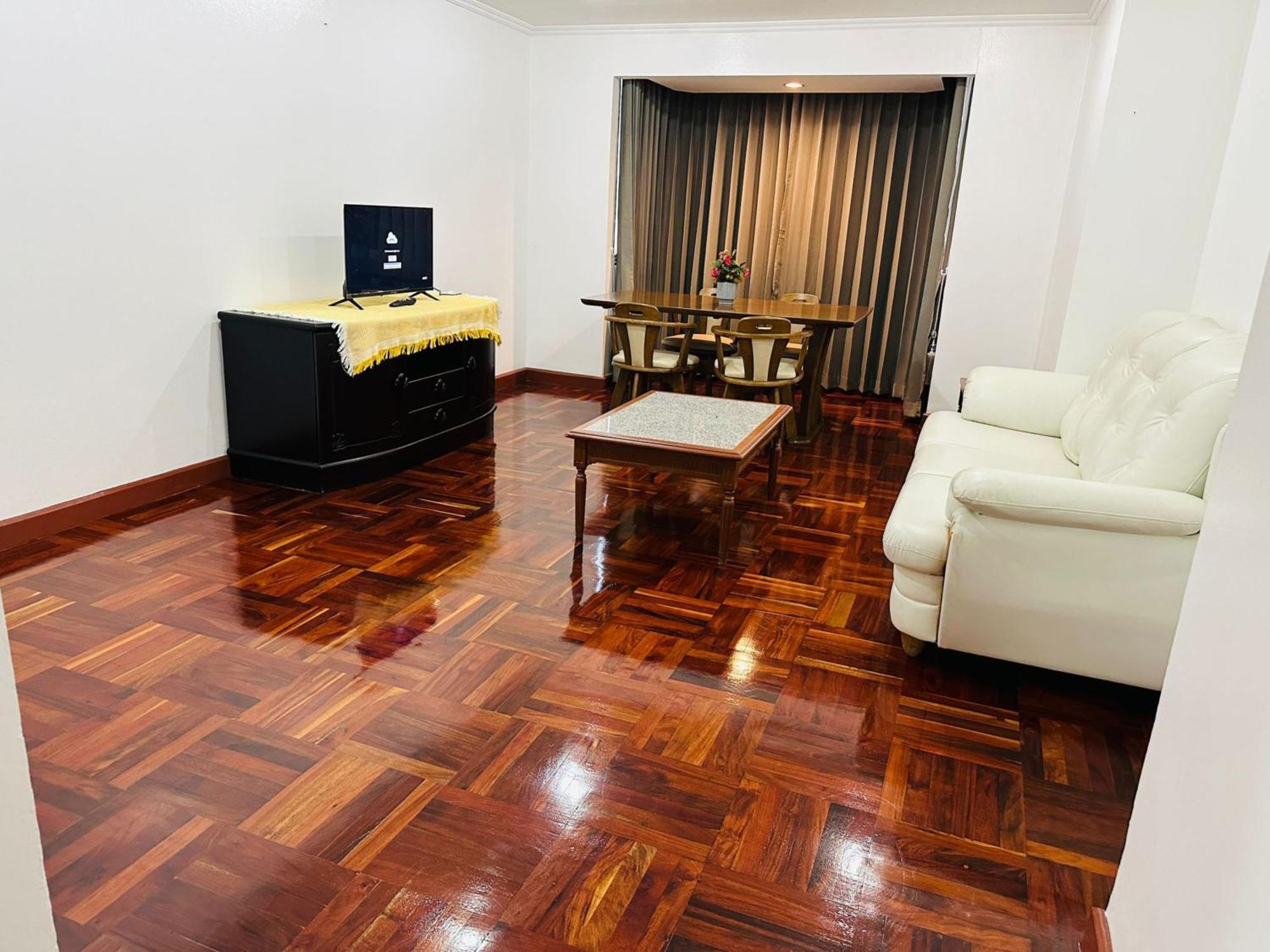 Rent Omni Tower Apartments Nana Bangkok - Prime Sukhumvit Location