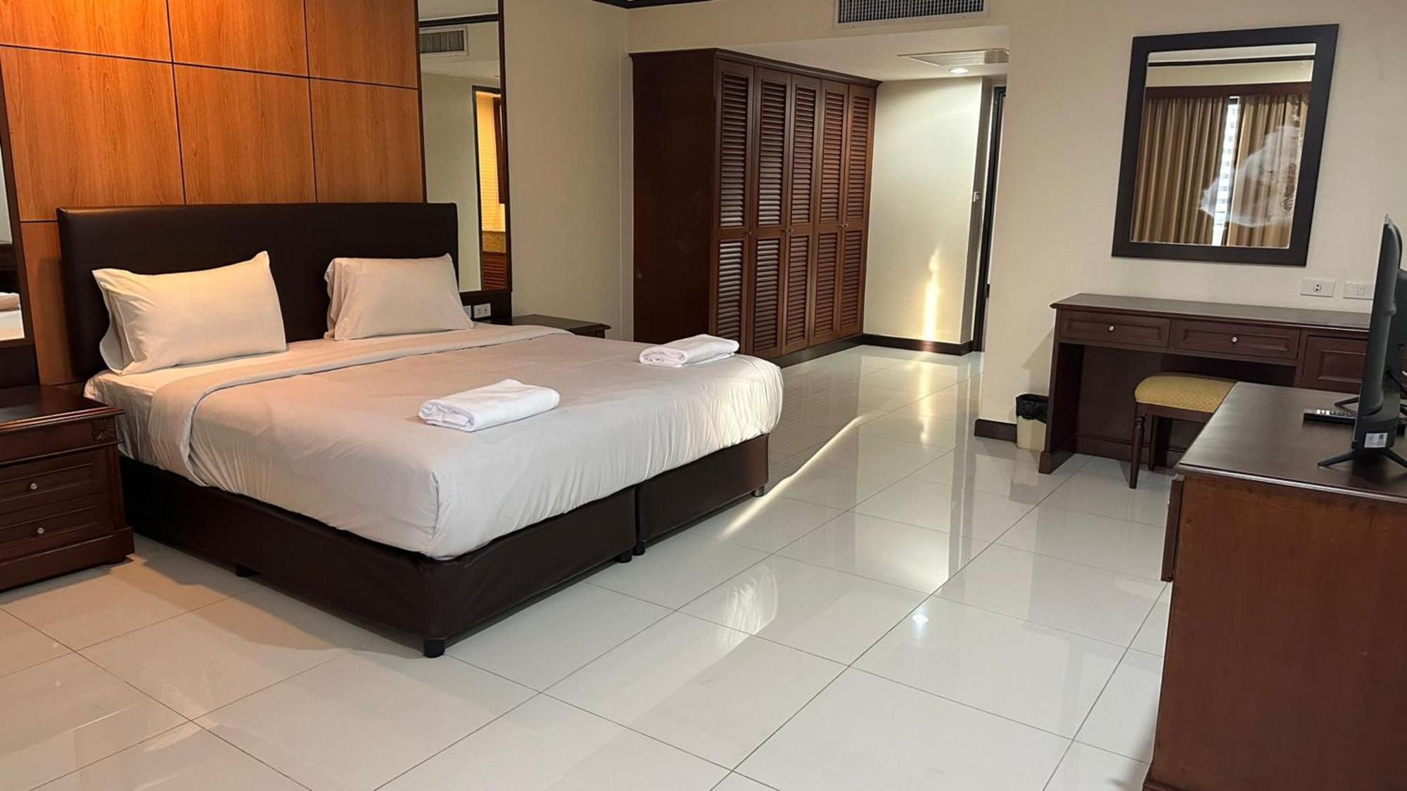 Rent Omni Tower Apartments Nana Bangkok - Prime Sukhumvit Location Appartement