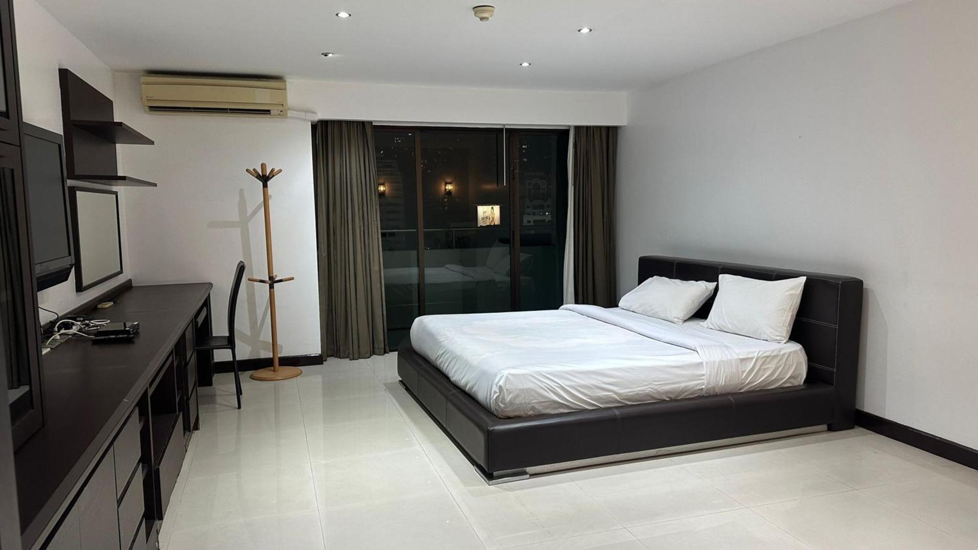 Rent Omni Tower Apartments Nana Bangkok - Prime Sukhumvit Location Apartment Bangkok