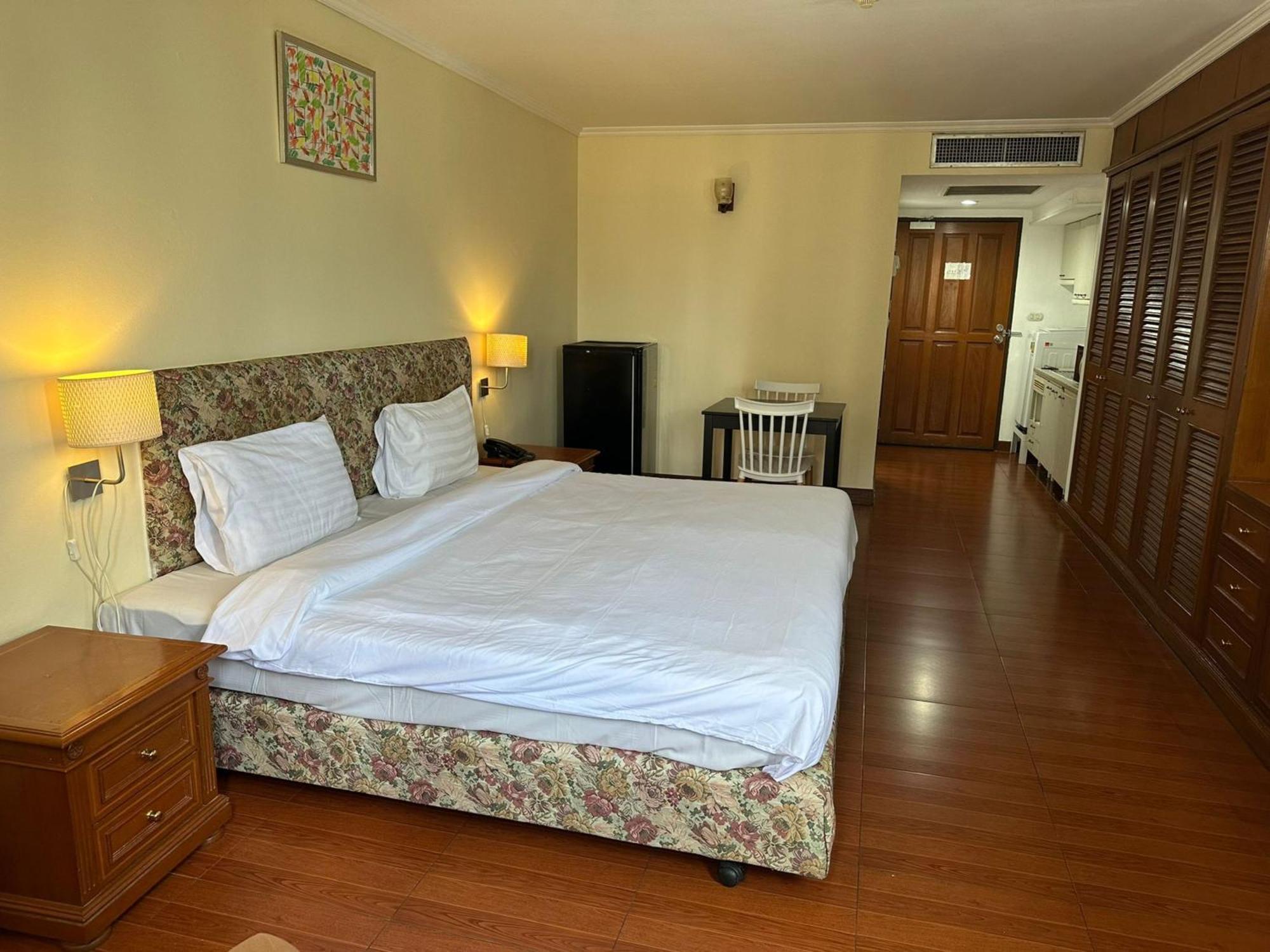 Apartment Rent Omni Tower Apartments Nana Bangkok - Prime Sukhumvit Location