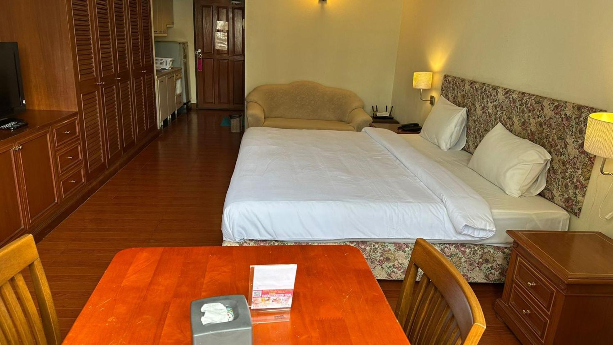 Rent Omni Tower Apartments Nana Bangkok - Prime Sukhumvit Location *