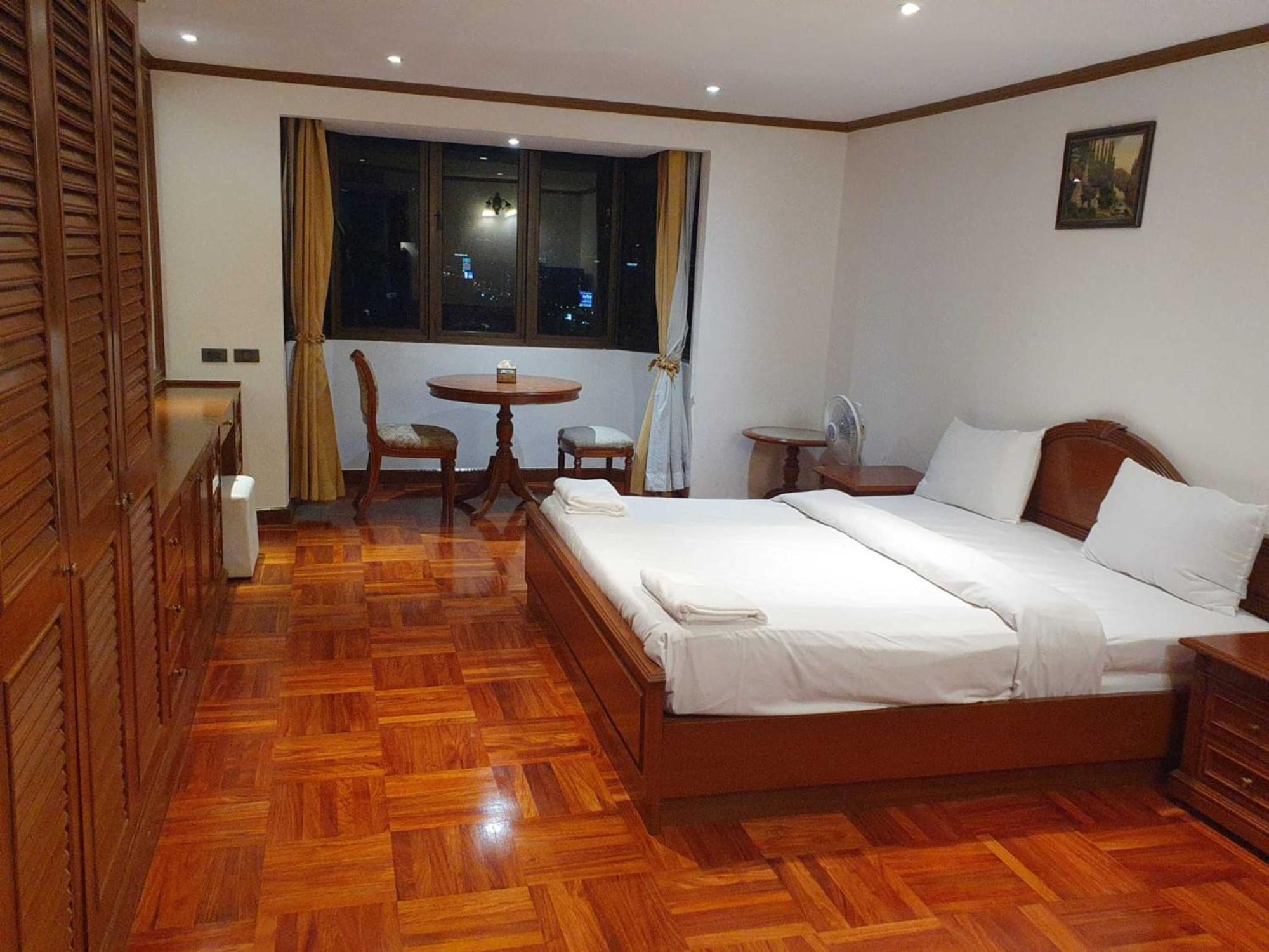 Rent Omni Tower Apartments Nana Bangkok - Prime Sukhumvit Location Bangkok