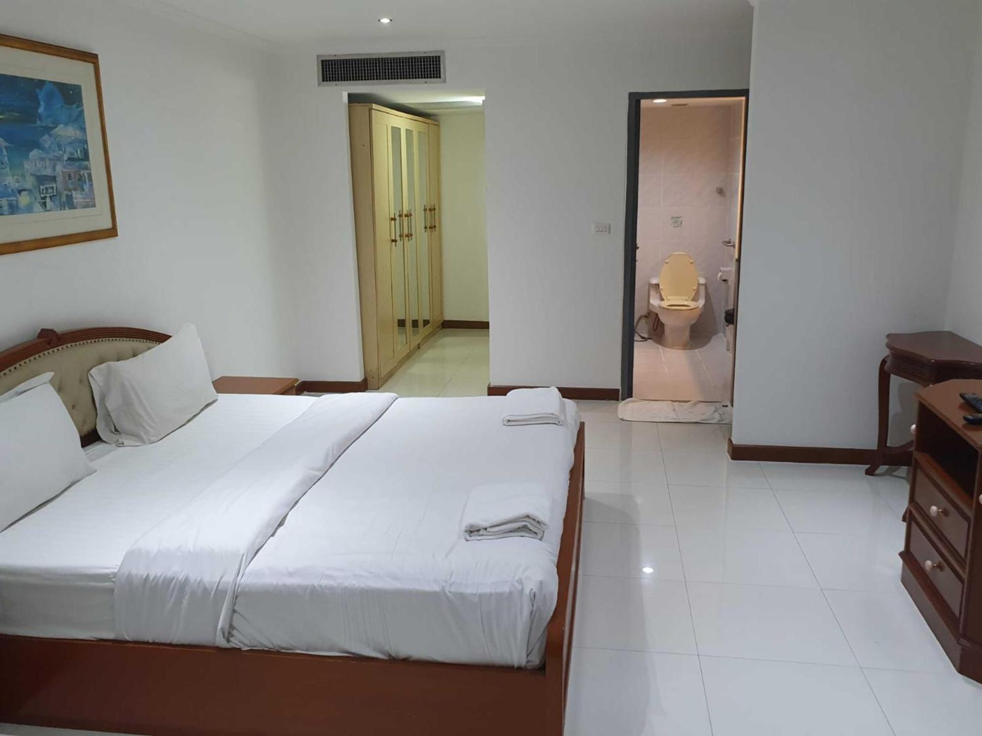 Rent Omni Tower Apartments Nana Bangkok - Prime Sukhumvit Location * Bangkok