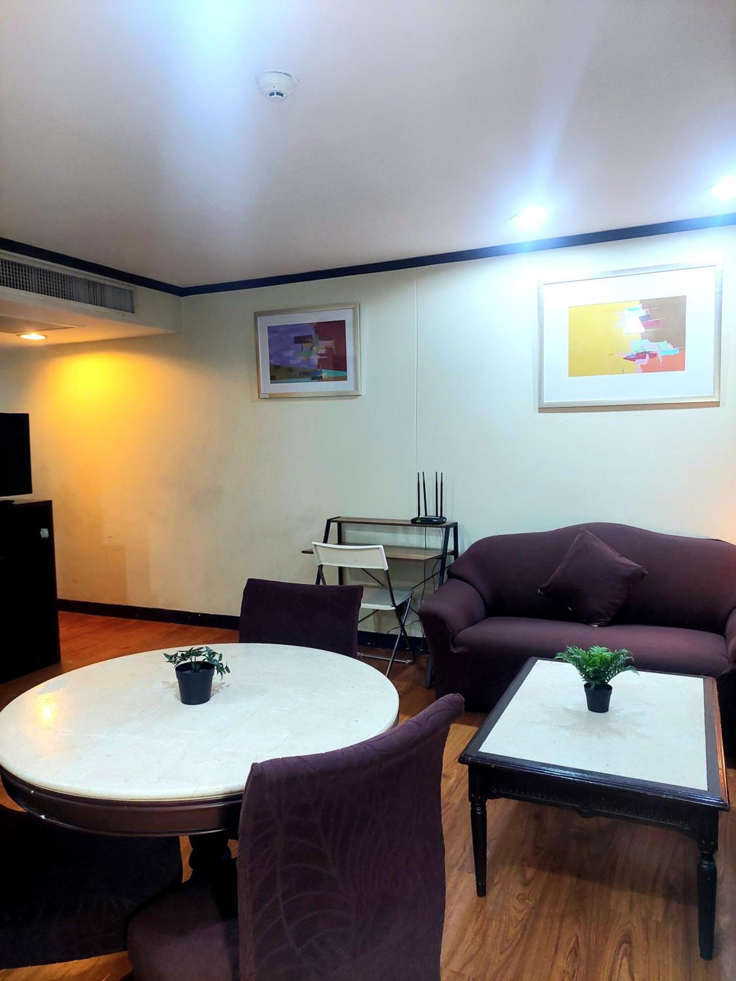 Rent Omni Tower Apartments Nana Bangkok - Prime Sukhumvit Location